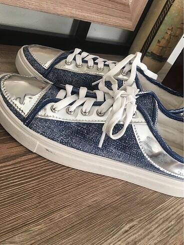 39 Beden Vans.