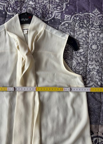 Beyaz, drapeli, kolsuz midi bluz - Görsel 3