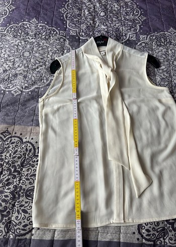 Beyaz, drapeli, kolsuz midi bluz - Görsel 4