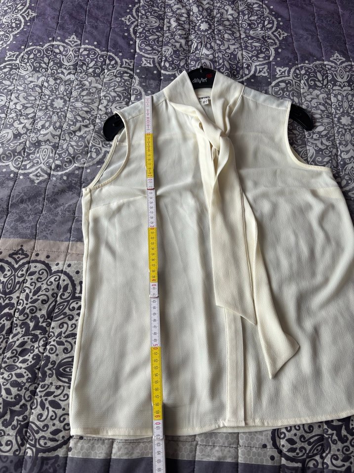 Beyaz, drapeli, kolsuz midi bluz - Görsel 4