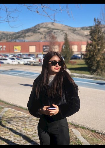 Zara Zara siyah kürk bir kaç kez giyildi