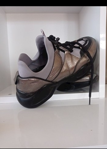 Gri Yılan Desenli Topuklu Spor Ayakkabı - Görsel 3