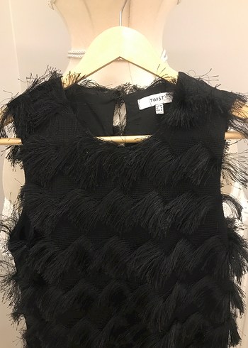 Siyah Nakışlı Volanlı Midi Elbise - Görsel 2