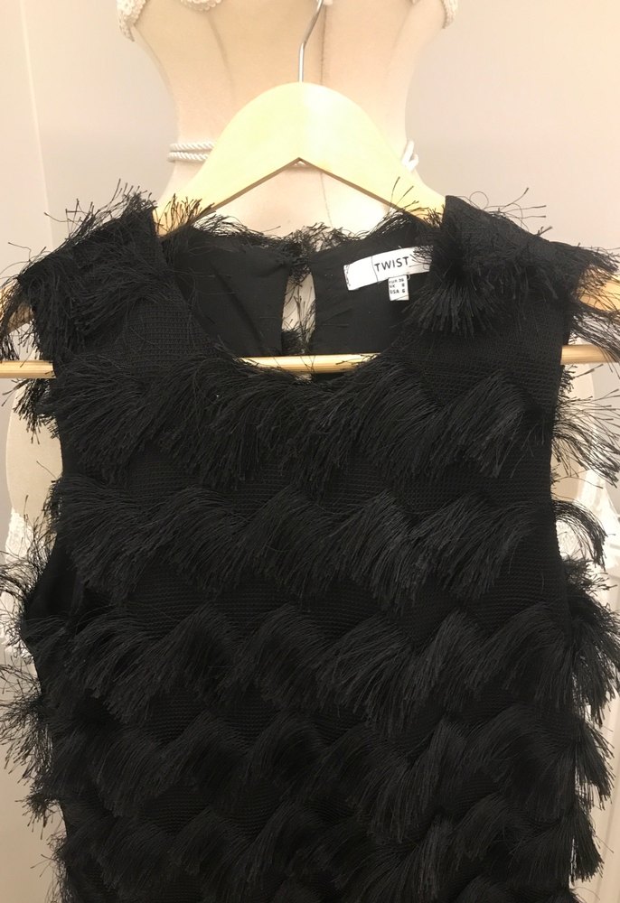 Siyah Nakışlı Volanlı Midi Elbise - Görsel 2