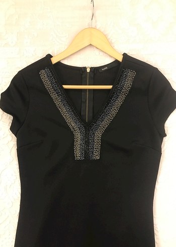 Boncuk İşlemeli V Yakalı Siyah Midi Elbise - Görsel 7