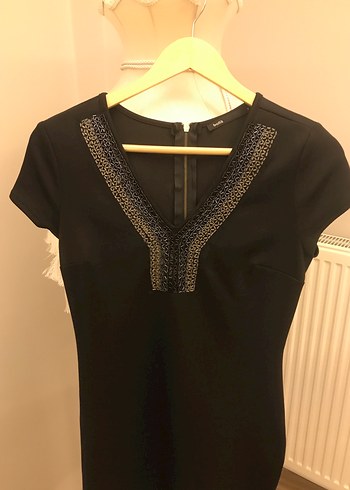 Boncuk İşlemeli V Yakalı Siyah Midi Elbise - Görsel 2