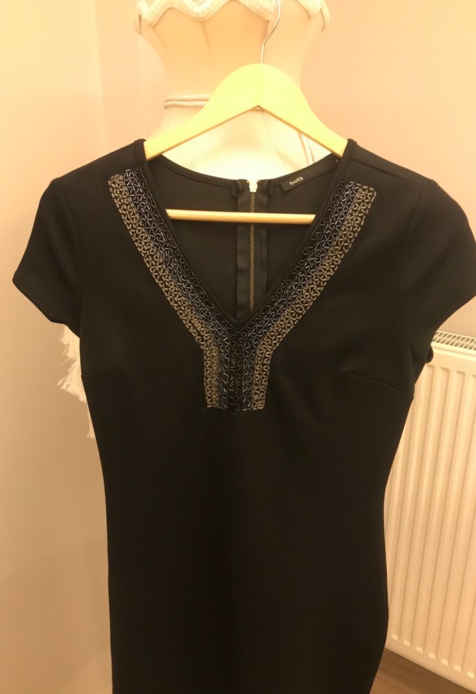 Boncuk İşlemeli V Yakalı Siyah Midi Elbise - Görsel 2