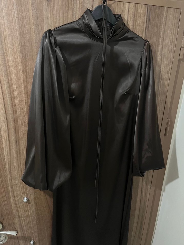 Kahverengi Uzun Kollu Saten Elbise - Görsel 3