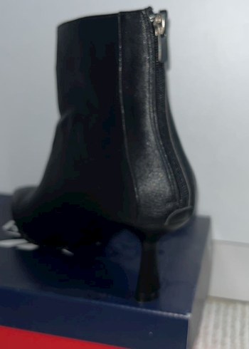 Siyah Deri Topuklu Gizli Fermuarlı Kadın Bot - Görsel 3