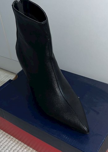 Siyah Deri Topuklu Gizli Fermuarlı Kadın Bot - Görsel 4
