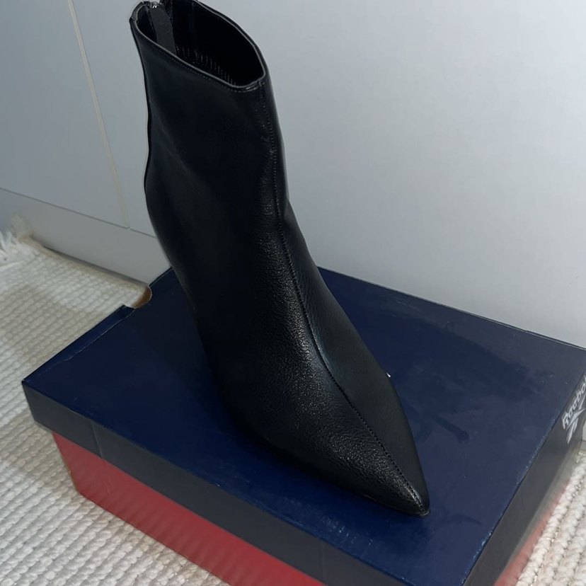 Siyah Deri Topuklu Gizli Fermuarlı Kadın Bot - Görsel 4