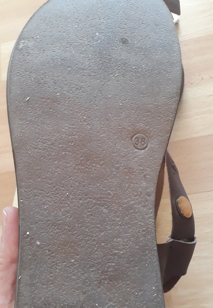 Elle marka Kahverengi Deri Toka Detaylı Dolgu Topuklu Sandalet - Görsel 5