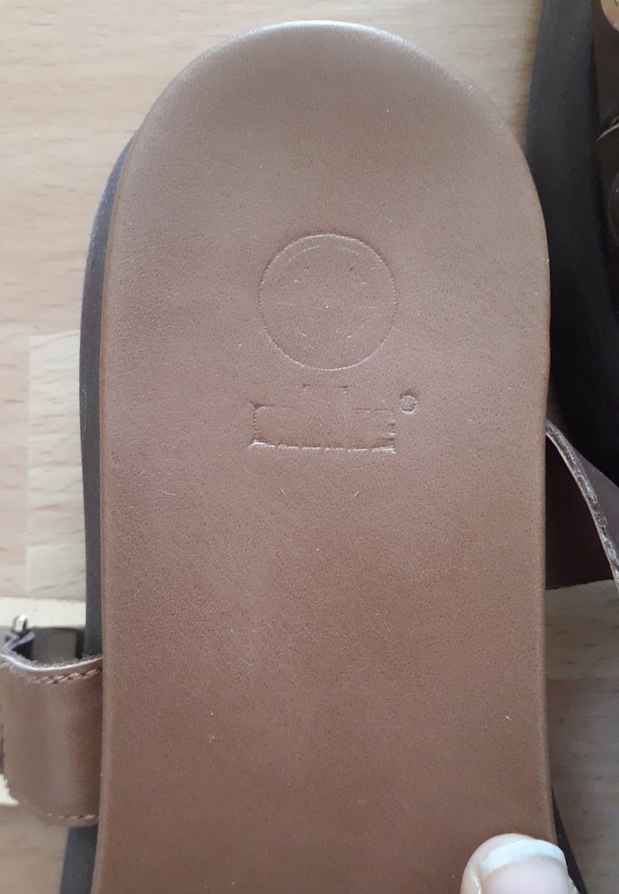 Elle marka Kahverengi Deri Toka Detaylı Dolgu Topuklu Sandalet - Görsel 4