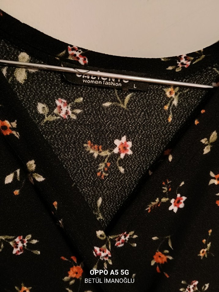 Uzun Kollu Siyah Çiçekli V Yaka Elbise - Görsel 2