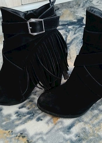 Siyah Süet Püsküllü Tokalı Kadın Bot - Görsel 2