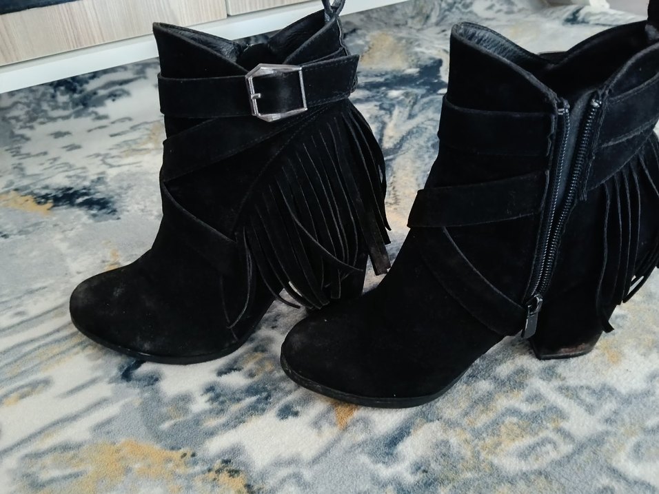 Siyah Süet Püsküllü Tokalı Kadın Bot - Görsel 2