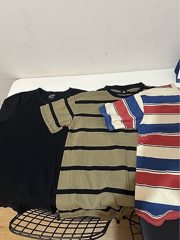 3 adet tişört tanesi 75, üç tanesi 200 tl