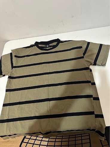 xl Beden 3 adet tişört tanesi 75, üç tanesi 200 tl