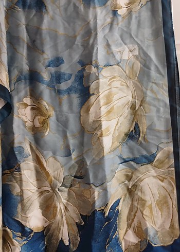 Mavi Gri Çiçek Desenli İpek Görünümlü Şal - Görsel 2