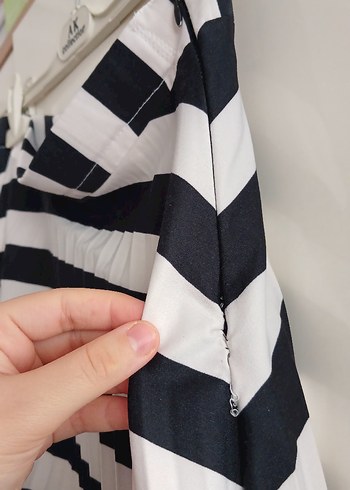 Kadın Beyaz Siyah Çizgili Pilili Uzun Etek - Görsel 4