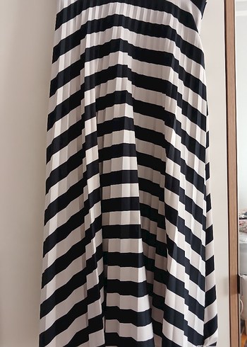 Kadın Beyaz Siyah Çizgili Pilili Uzun Etek - Görsel 2