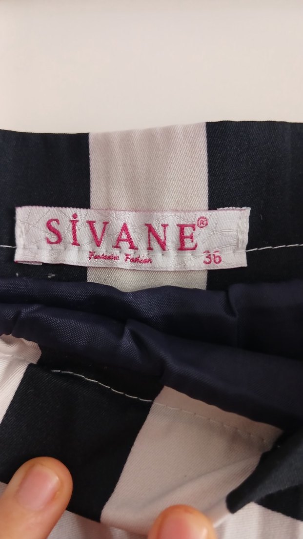 Kadın Beyaz Siyah Çizgili Pilili Uzun Etek - Görsel 3