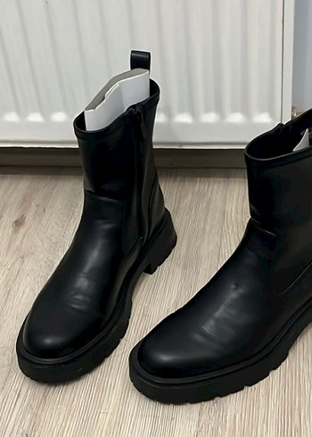 Siyah Minimalist Topuklu Kadın Botları