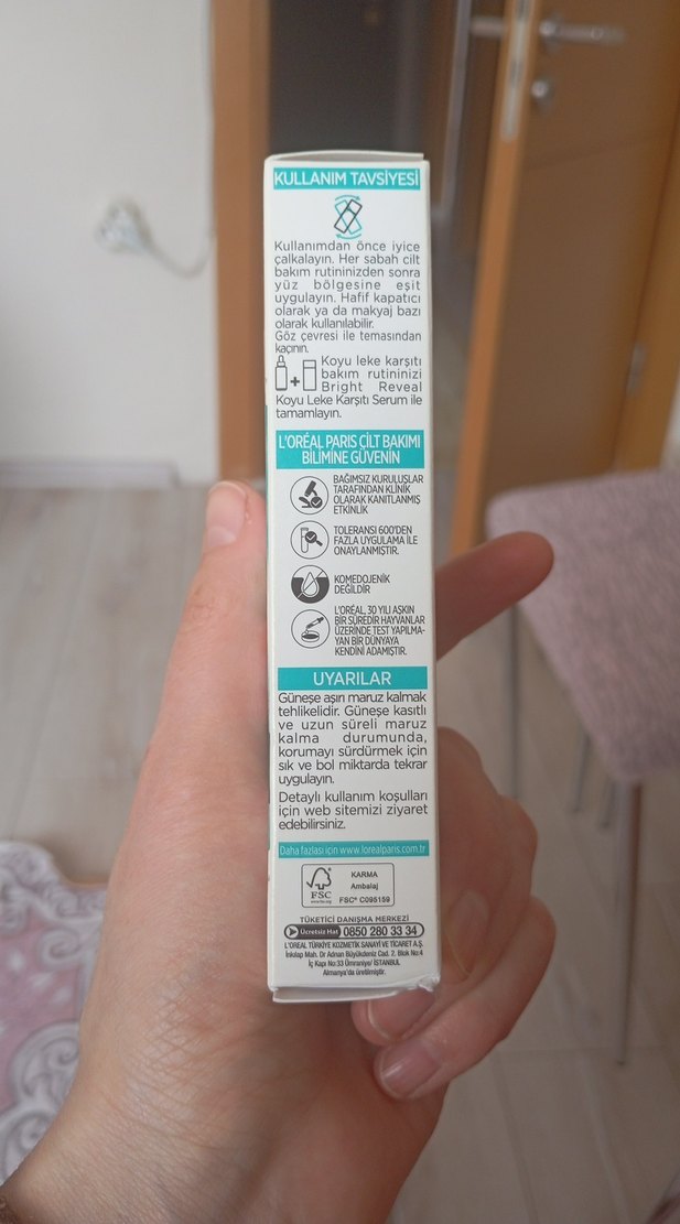 L'Oréal Bright Reveal SPF 50 Renkli Yüz Güneş Kremi - Görsel 2