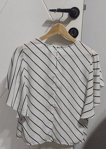 Koton Çizgili Pliseli Gri Beyaz Kadın Bluz - Görsel 5