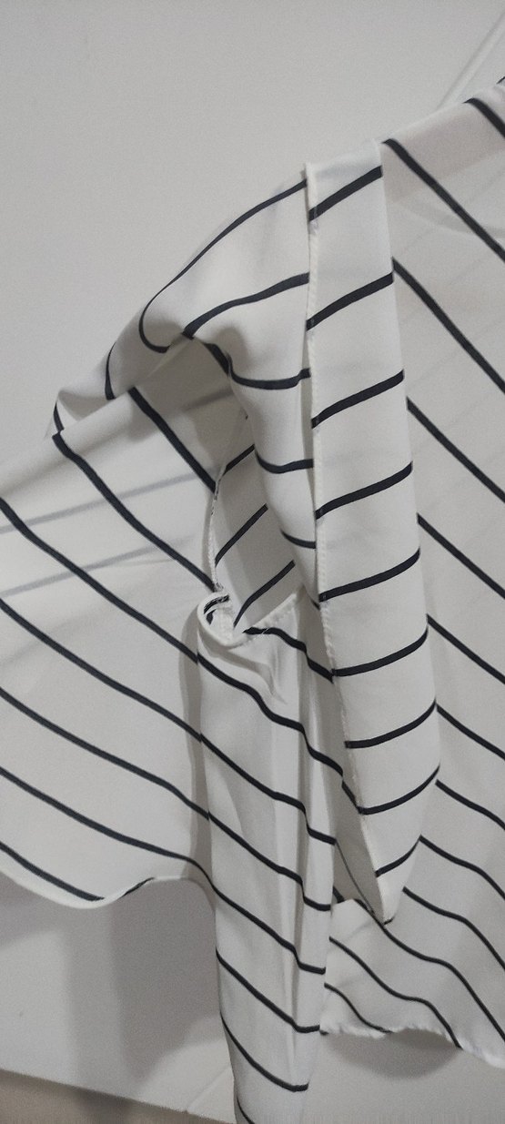 Koton Çizgili Pliseli Gri Beyaz Kadın Bluz - Görsel 3