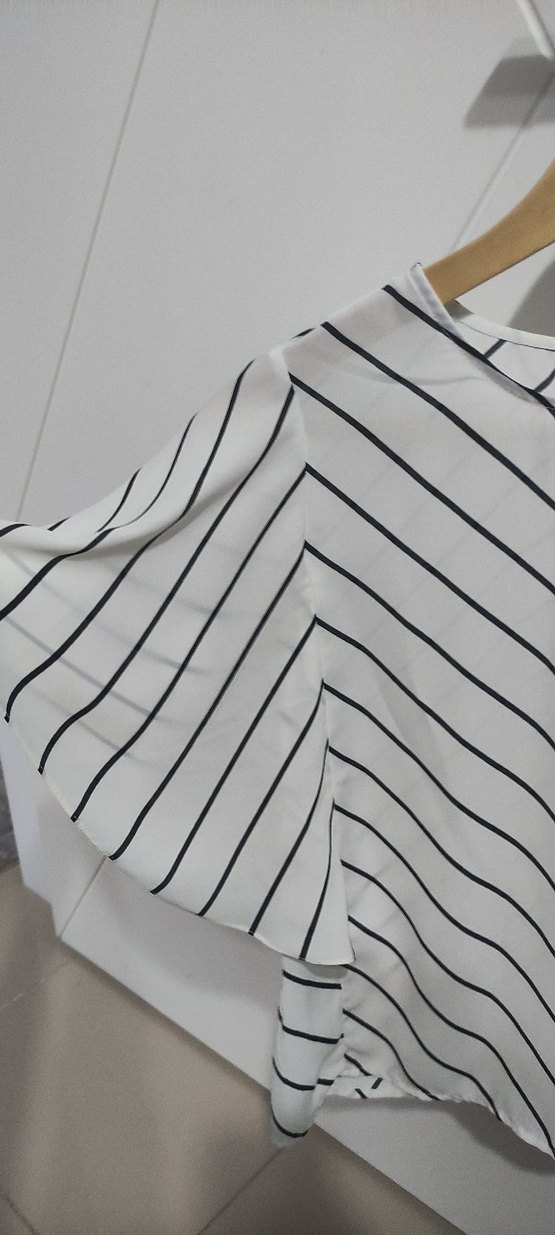 Koton Çizgili Pliseli Gri Beyaz Kadın Bluz - Görsel 2