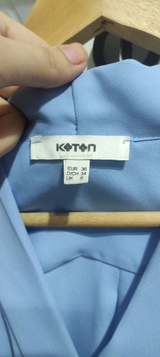 Mavi Drapeli V Yakalı Kolsuz Bluz - Görsel 3