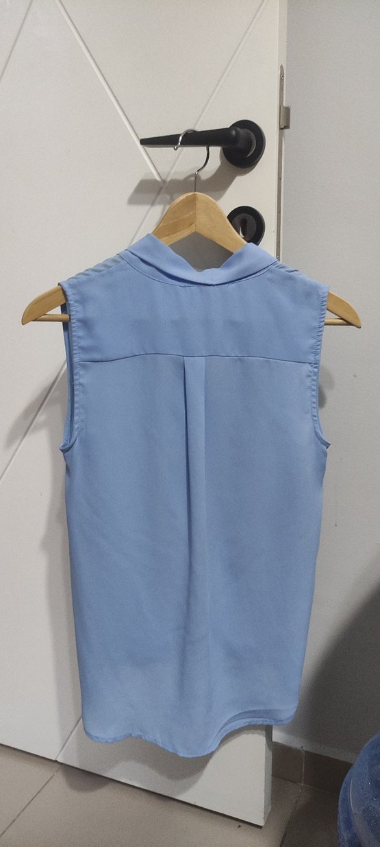 Mavi Drapeli V Yakalı Kolsuz Bluz - Görsel 2