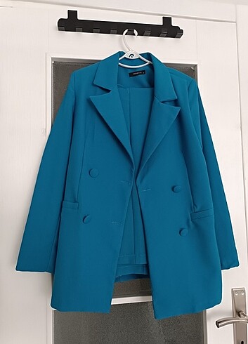 Mavi blazer ceketli takım