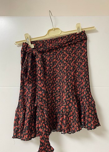 Zara Kirmizi Pilili Mini Bohem Etek