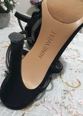 Nine West Siyah Fırfırlı Siyah Stiletto Topuklu Ayakkabı
