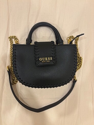 guess libera çanta