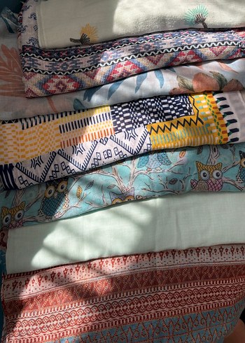 Farklı renk ve desenlerde şal ve eşarp adet fiyatı - Görsel 5