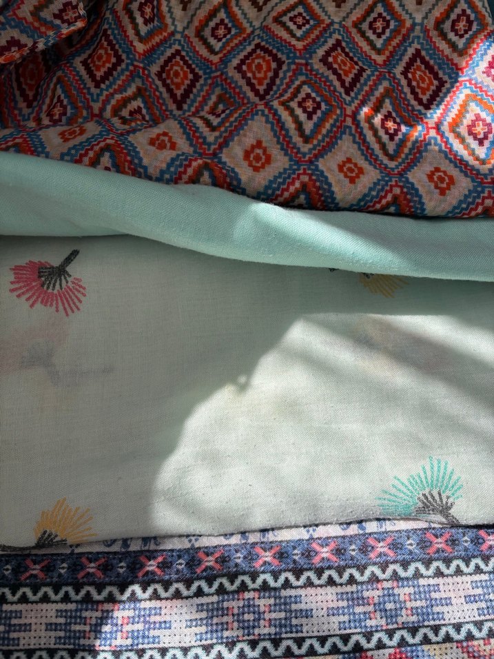 Farklı renk ve desenlerde şal ve eşarp adet fiyatı - Görsel 2