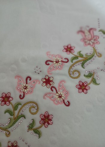 Beyaz Nakışlı ve Dantelli Havlu iğne oyası - Görsel 3