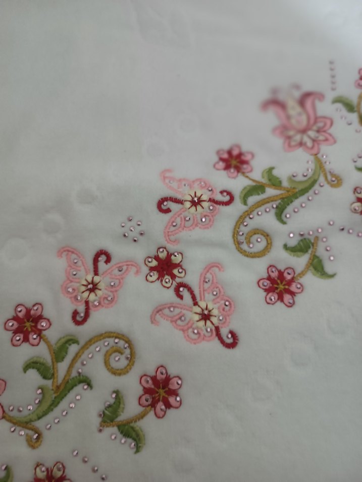 Beyaz Nakışlı ve Dantelli Havlu iğne oyası - Görsel 3