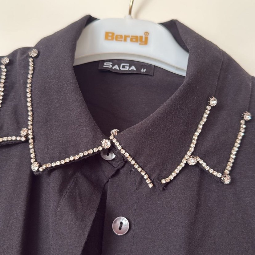 Düğmeli Siyah Gömlek - Görsel 3