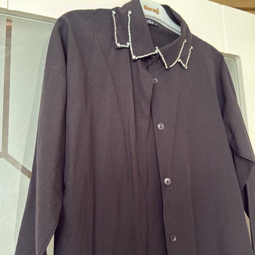 Düğmeli Siyah Gömlek - Görsel 2