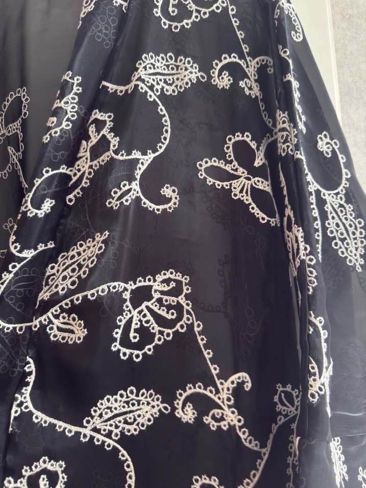 Uzun Siyah İşlemeli Bohem Abaya - Görsel 3