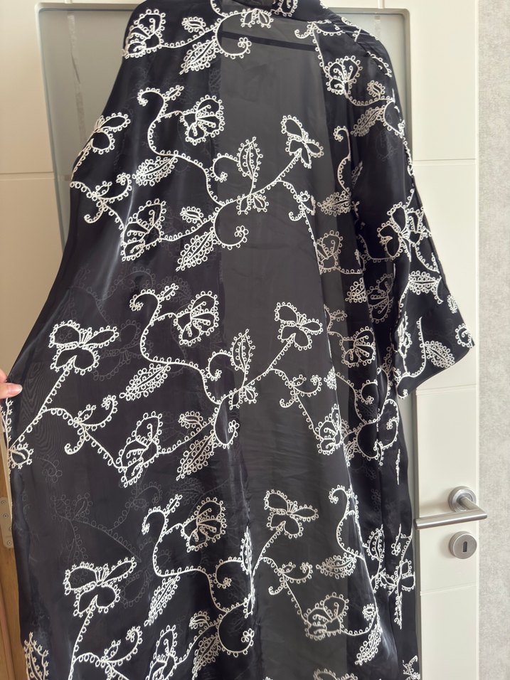 Uzun Siyah İşlemeli Bohem Abaya - Görsel 5