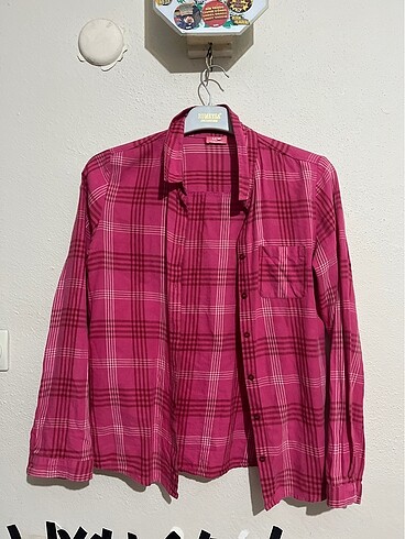 pembe kareli gömlek