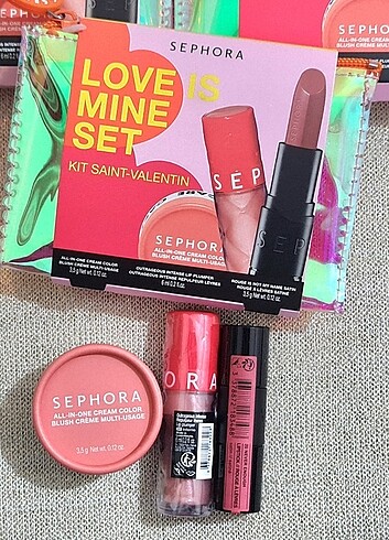 Beden çeşitli Renk TÜKENDİ..........SEPHORA ÇANTALI MAKYAJ SETİ
