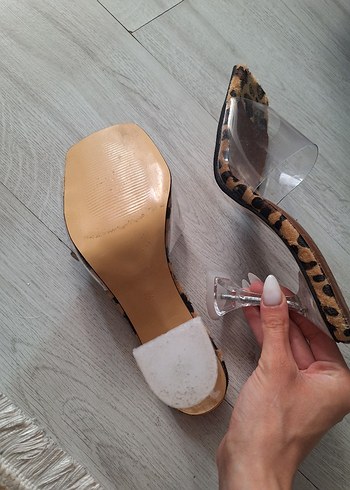şeffaf leoparlı topuklu terlik