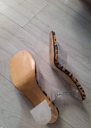 Diğer şeffaf leoparlı topuklu terlik