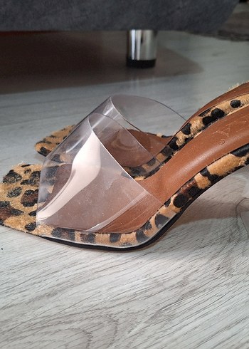 39 Beden şeffaf leoparlı topuklu terlik